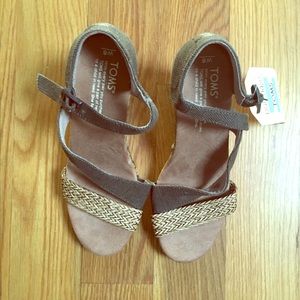 Tom Wedges size 6